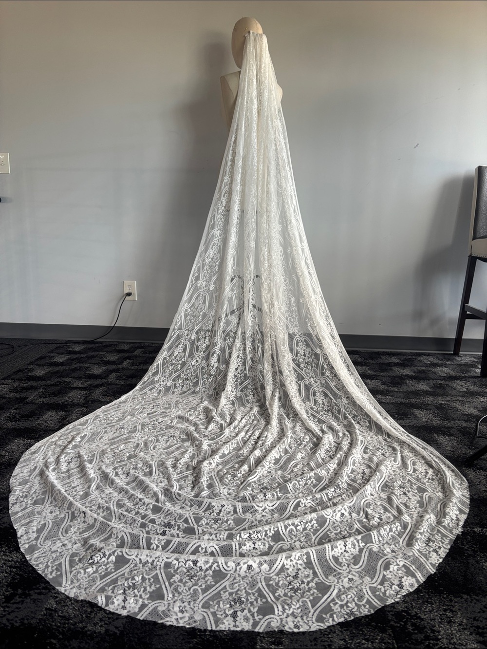 Elegant White Lace Bridal Veil with Scalloped Edge